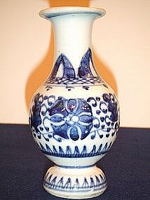 NICE 18TH CENTURY BLUE AND WHITE SMALL VASE
