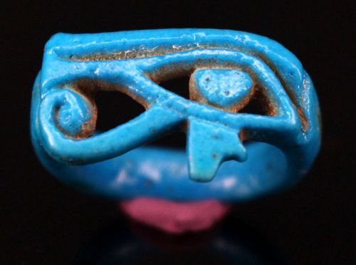 Egyptian Amarna blue Faience Wadjat Eye Ring 2,3 cm.