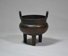 Chinese censer in bronze. Ding Form
