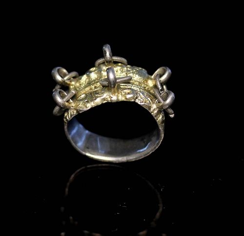 Attractive early silver 'rasle' finger ring, Sweden, 17th. cent.