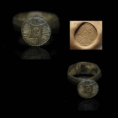 Massive & wearable ancient bronze ring, Byzantine, c. 10th. cent.