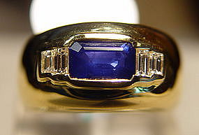 Ceylon Blue Sapphire Ring with 4 Diamonds 18K.