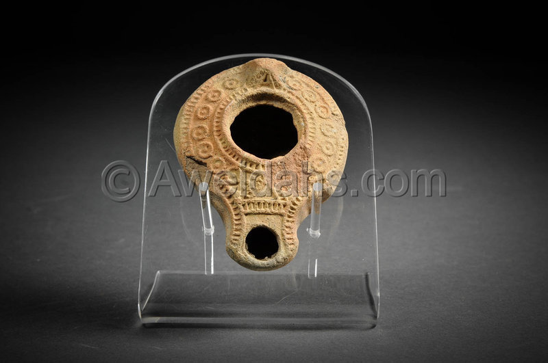 Roman highly decorated terracotta oil lamp, 300 AD