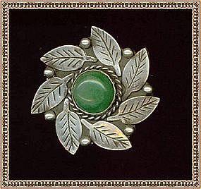 Mexican Silver Pin Wreath Green Cab mrkd Made in Mexico