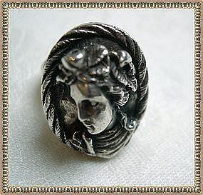 Vintage Signed HW999 Silver Repousse Ring Classic Lady Face