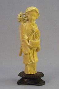 19TH CENTURY JAPANESE IVORY CARVING OF A FARM GIRL