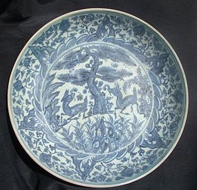 A Large Ming Blue and White Charger with Deers (31 cm)