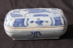 Good Ming Wanli Blue and White Covered Box with Horse