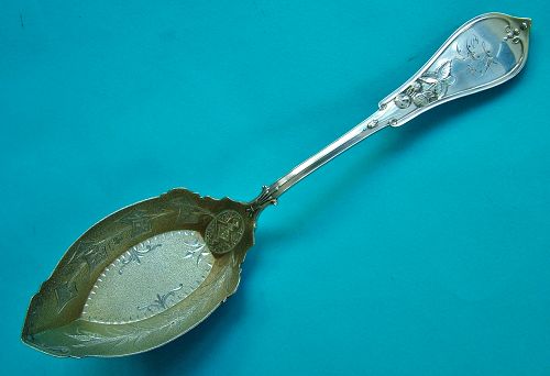 Knowles & Ladd QUEEN berry spoon