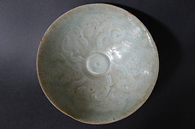 A rare northern Song Dyn. foliate Qingbai glazed bowl
