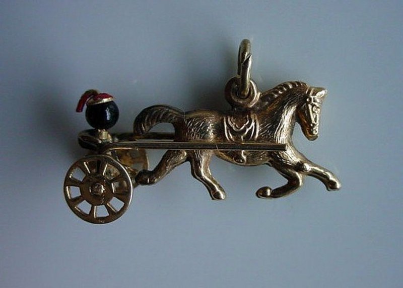 14K HORSE SULKY AND RIDER CHARM MOVABLE WHEELS