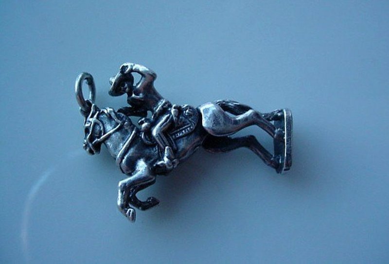 STERLING COWBOY ON HORSE CHARM ... MOVABLE BACK LEGS