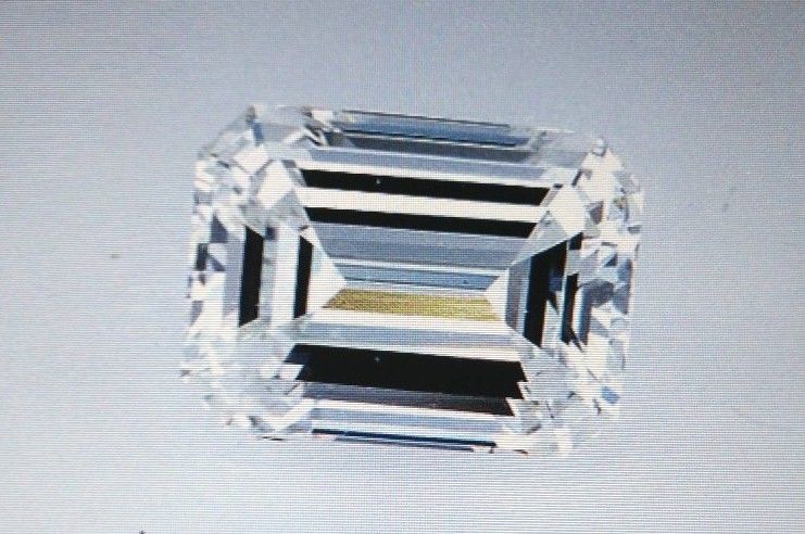 BEAUTIFUL 3.05 CARAT EMERALD CUT DIAMOND  }  GENUINE DIAMOND