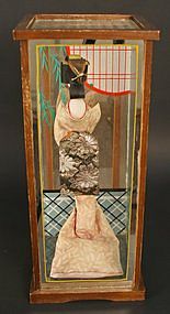 Unique Artistic Creation of Geisha in Mirror Box