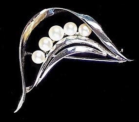 Vintage Mikimoto Pearl & Sterling Silver Pin