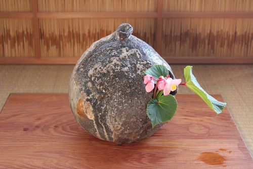 Iga natural glaze vase shaped pumpkin by Sadamitsu Sugimoto