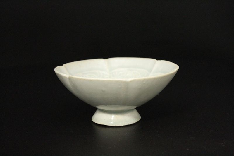 12th century North Song dynasty blue porcelain flower shaped cup