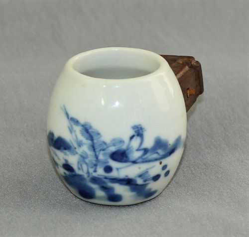 Chinese Blue & White Porcelain Bird Feeder, Bird dish