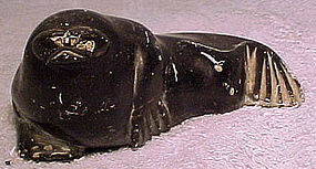 INUIT SOAPSTONE SEAL FIGURINE - Signed