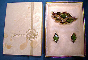 Signed CORO GREEN RHINESTONE PIN & EARRINGS in Orig BOX 1960s