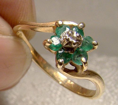 10K Genuine Emeralds & Diamond Cluster Ring 1970s - Size 6-1/2