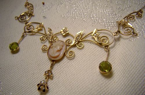 14K Edwardian Shell Cameo Peridot and Seed Pearls Lavaliere Necklace