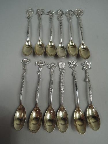 Set of 12 Antique Tiffany Coffee Spoons in Art Nouveau Floral Pattern