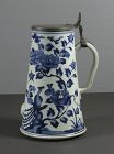 A Japanese Export Porcelain Coffee Pot, 1680~1700.
