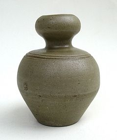 Five Dynasties Yue Yao Small Gourd Jar
