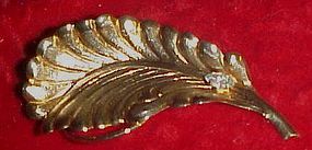 Vintage Jeri-Lou Gold leaf scarf clip rhinestone accent