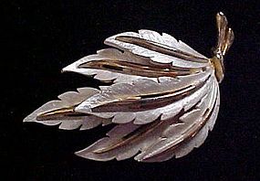 Vintage JJ Frosted enamel feathers pin
