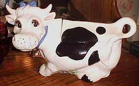 Adorable cute ceramic cow cookie jar