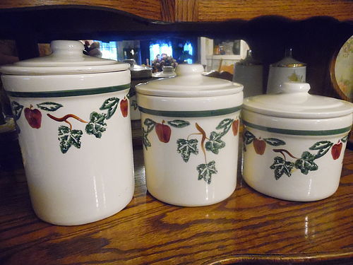 Crock Shop Apples and Ivy 3 pc canister set with lids