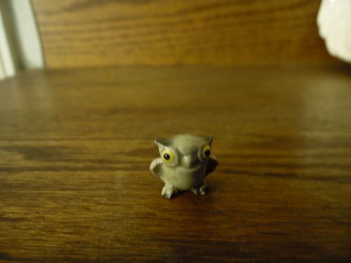 Hagen Renaker 422 Barn Owl Baby standing miniature figurine