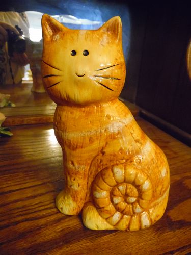 Vintage  8" ceramic tabby cat kitty figurine