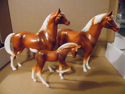Vintage 1960s Hartland Copper tone Arabian horse Stallion, mare & foal
