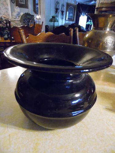 Maddux of California glazed pottery spittoon cuspidor