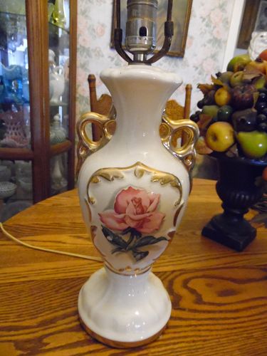 Vintage ceramic table lamp with rose decoration works