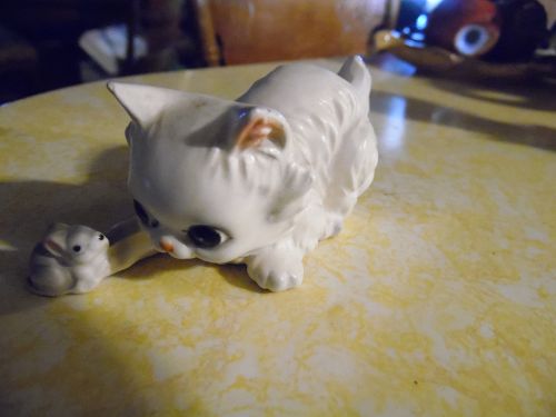 Josef Originals white persian kitten and mouse figurine