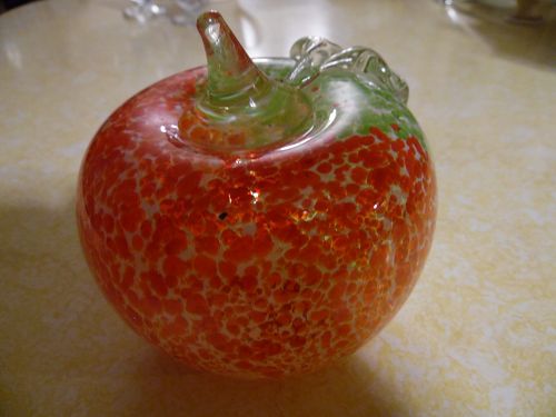 Lovely huge 4" apple hand blown glass paperweight, spatter