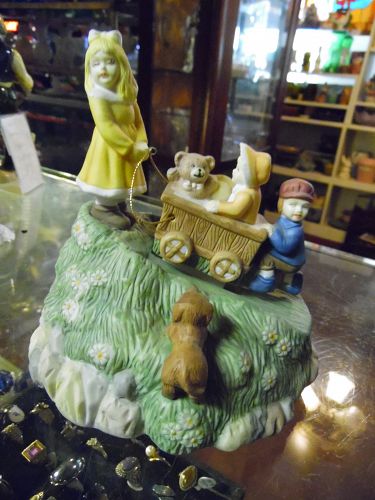 Musical children in a cart, animated figurine