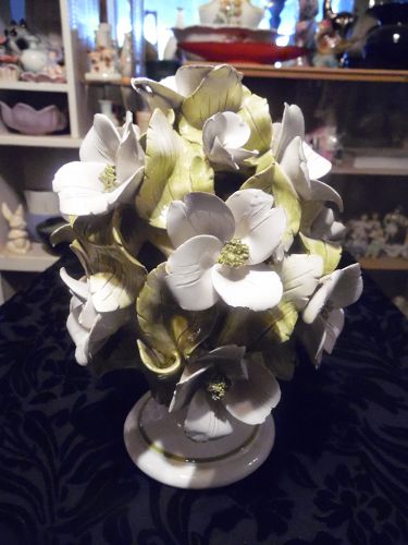 Beautiful Capodimonte white floral topiary 9" centerpiece K837 Italy