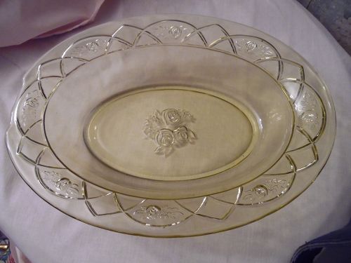 Federal Glass Rosemary, aka Dutch rose amber-yellow oval serving bowl
