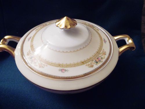 Meito china hand painted covered casserole vegetable  Camden pattern