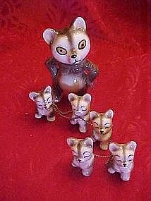Panda family figurines, Mama and 5 babies w/chain