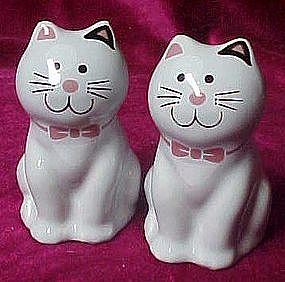 Grey stonewae kitty cat salt and pepper shakers
