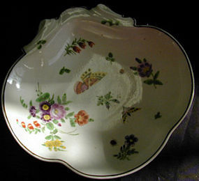 Worcester Dr. Wall polychrome floral dish, Ca 1765