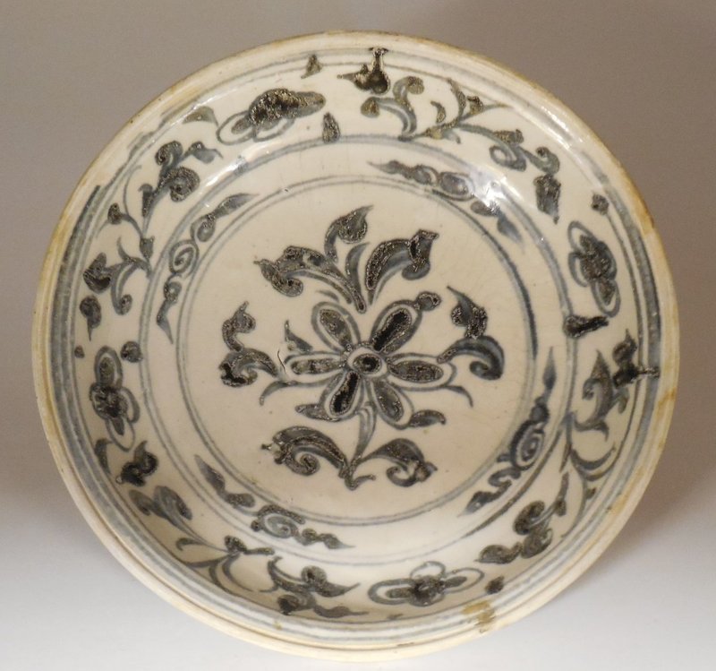 Annamese Blue and White Porcelain Dish, 15th or 16th century