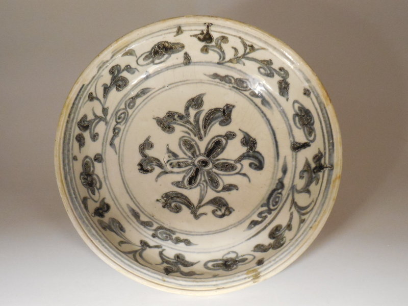 Annamese Blue and White Porcelain Dish, 15th or 16th century
