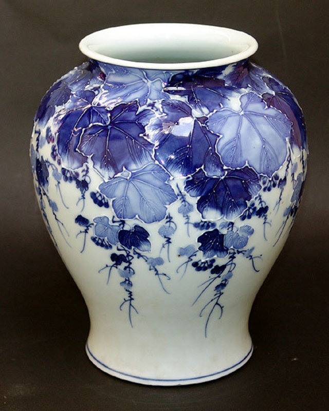Fine Japanese porcelain Vase by Kawamoto Rekitei